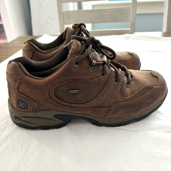 Cabela’s hiking low boots brown rubbed dry leather waterproof SZ 9 D Worn once main image 4